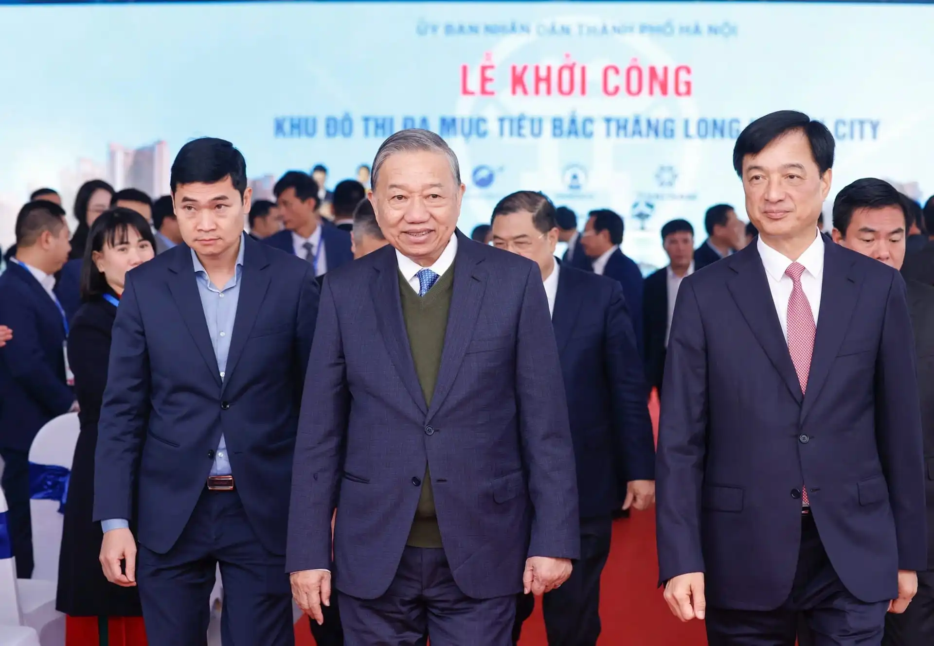 Buổi lễ khởi công có sự tham dự của Tổng Bí thư Tô Lâm và các lãnh đạo Đảng, Nhà nước. Buổi lễ khởi công có sự tham dự của Tổng Bí thư Tô Lâm và các lãnh đạo Đảng, Nhà nước.
