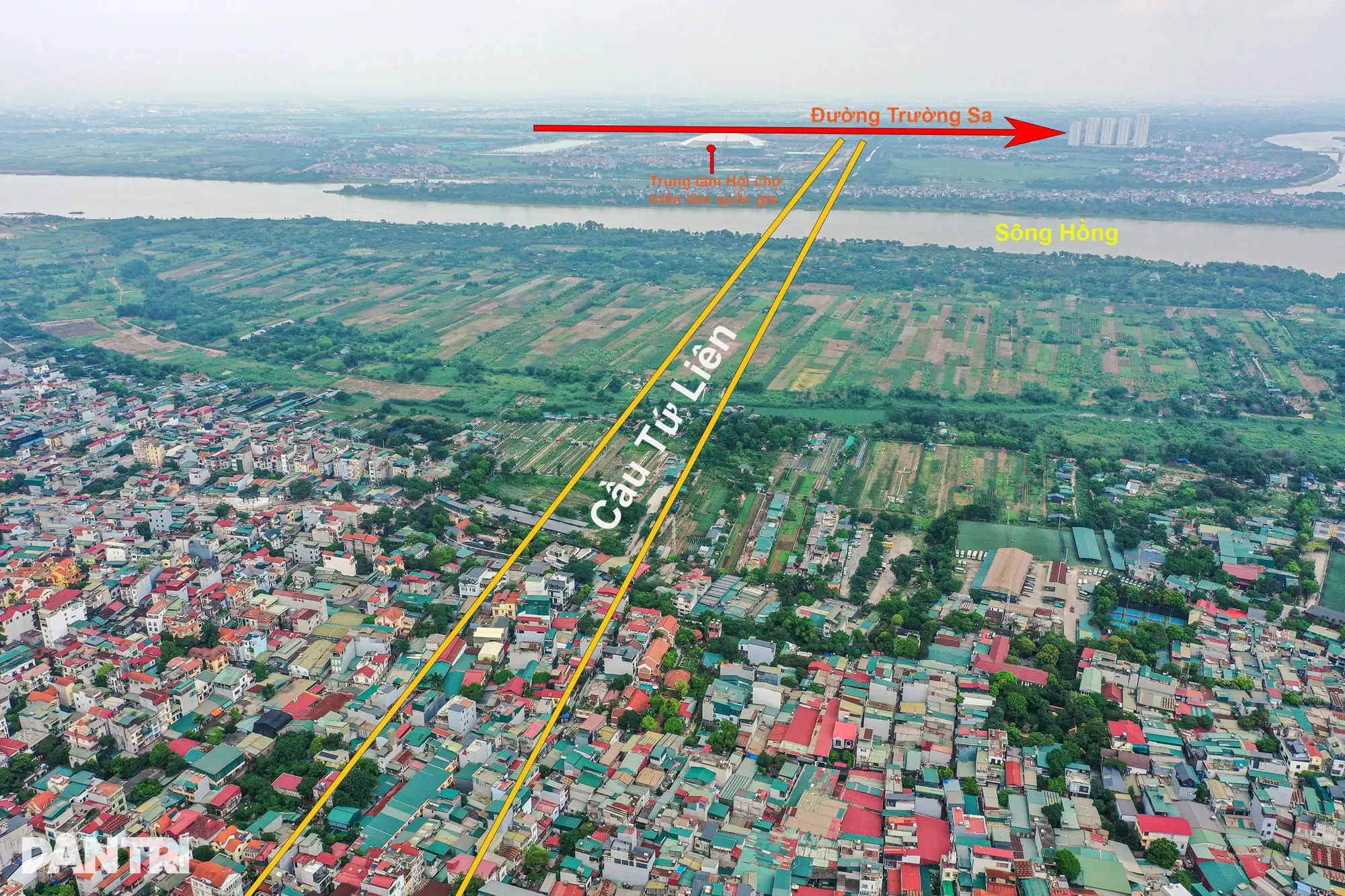 Phía Đông Anh, cầu Tứ Liên nối liền với trục đường cắt đường Trường Sa
